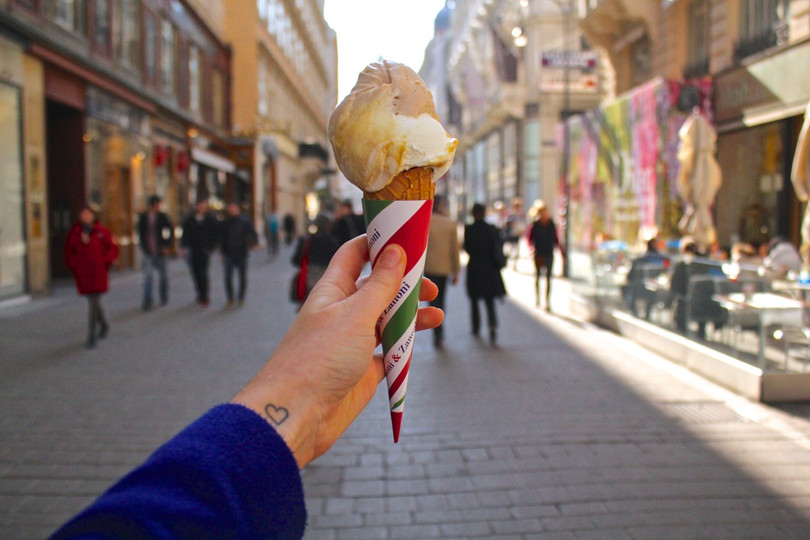 Thưởng thức ẩm thực ở châu Ân