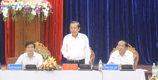 Phó Thủ tướng Trương Hòa Bình làm việc với lãnh đạo tỉnh Quảng Nam hôm 10-7 Ảnh: THANH HOÀI