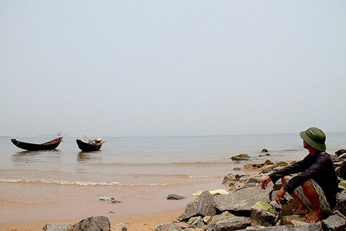 Ngư dân Hà Tĩnh chịu thiệt hại nặng nề trong thời gian qua bởi tàu thuyền không thể ra khơi. Ảnh: Đức Hùng