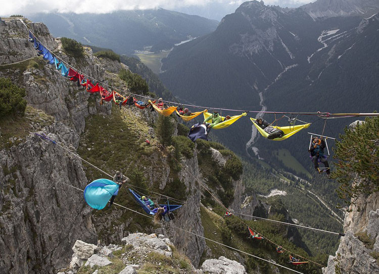 Chùm ảnh về những tín đồ ưa mạo hiểm khiến bạn toát mồ hôi hột ảnh 7