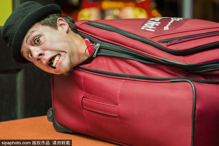 Người đàn ông “dẻo như bún” và những tuyệt kỹ có một không hai ảnh 5