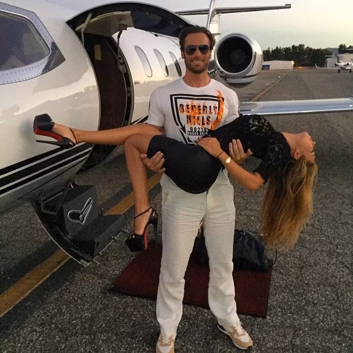 Cuộc sống trác táng của vợ chồng tỉ phú Mỹ với 10 hotgirl nóng bỏng ảnh 8