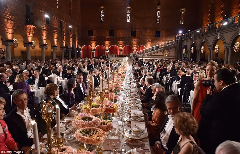 Quang cảnh hoàng tráng của Nobel banquet 2015