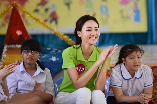 Từ con gái rượu của chính khách đến Á hậu hoàn vũ VN ảnh 7