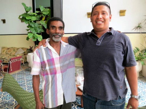 Alexis (bên phải) và người phiên dịch Tây Ban Nha. Ảnh:Lanee Lee Alexis (bên phải) và người phiên dịch Tây Ban Nha. Ảnh:Lanee Lee