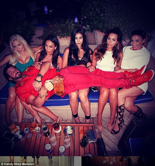 Tỷ phú trụy lạc khoe siêu xe dát vàng, sống trác táng cùng dàn mỹ nữ ảnh 6