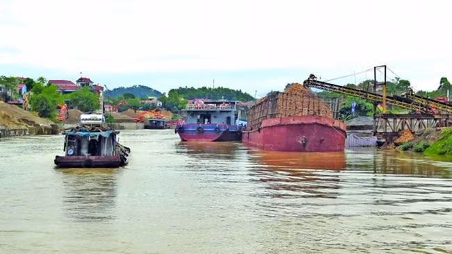 Những cảng sông như này đều không đủ tiêu chuẩn làm hàng rời, hàng container. Ảnh minh họa, nguồn Internet