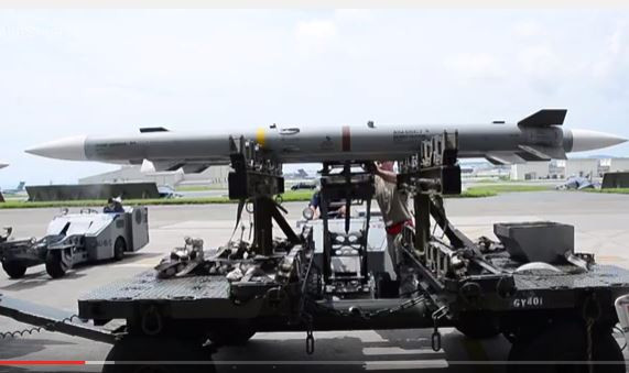 Tên lửa tấn công AIM-120.