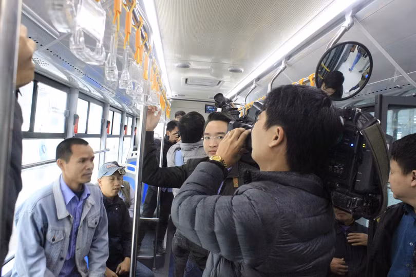 Hình bên trong xe buýt nhanh BTR. Ảnh: Bùi Phú