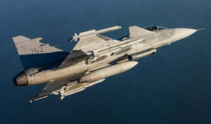 Máy chiến đấu Gripen được trang bị tên lửa Meteor (Ảnh: Military Watch Magazine) Máy chiến đấu Gripen được trang bị tên lửa Meteor (Ảnh: Military Watch Magazine)