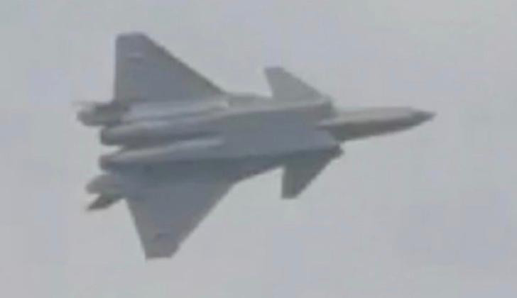 J-20 sử dụng động cơ WS-15 trong chuyến bay thử nghiệm (Ảnh: Military Watch Magazine)
