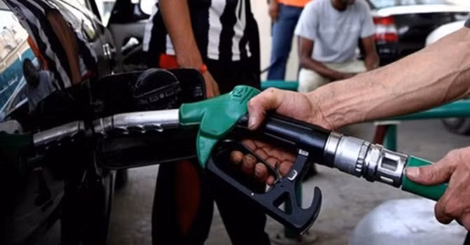 Giá xăng dầu và chuyện “lại quả” từ đại lý?