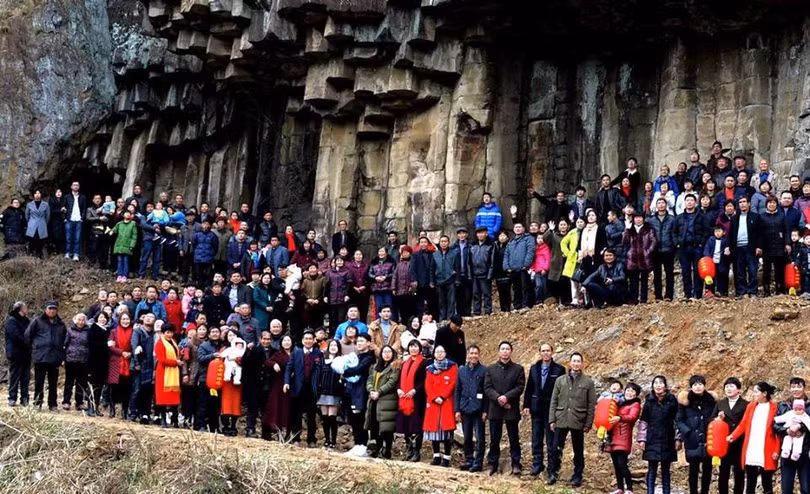 Đại gia đình 500 người, 7 thế hệ ở Trung Quốc phải dùng UAV để chụp ảnh