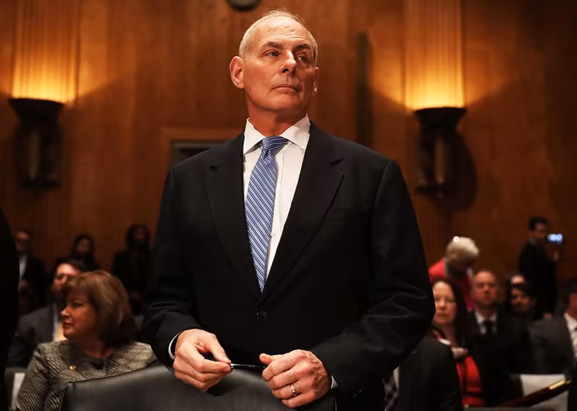 Ông John Kelly.