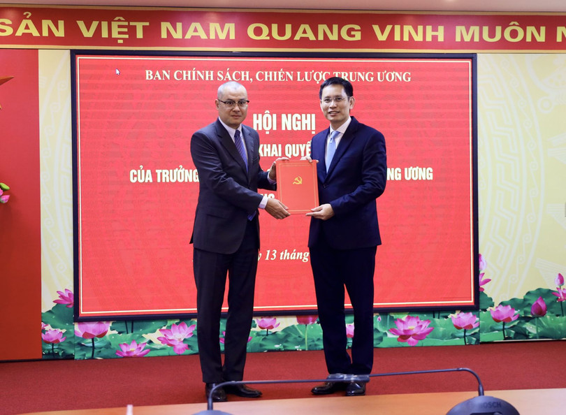 13-6 Ban chinh sach.jpeg