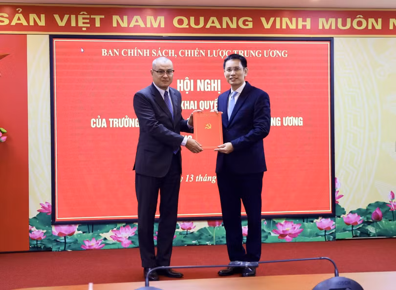 13-6 Ban chinh sach.jpeg