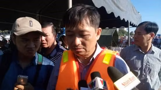 Đã tìm thấy 3 thi thể nạn nhân trong vụ chìm tàu chở 56 người ở Đà Nẵng ảnh 13 Đã tìm thấy 3 thi thể nạn nhân trong vụ chìm tàu chở 56 người ở Đà Nẵng ảnh 13