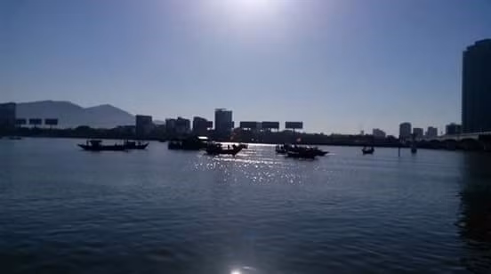 Đã tìm thấy 3 thi thể nạn nhân trong vụ chìm tàu chở 56 người ở Đà Nẵng ảnh 15 Đã tìm thấy 3 thi thể nạn nhân trong vụ chìm tàu chở 56 người ở Đà Nẵng ảnh 15