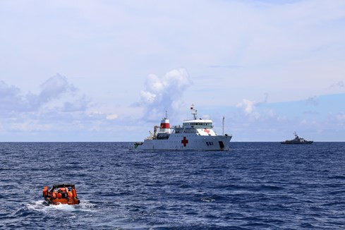 Video: Tìm thấy một số thi thể phi hành đoàn CASA-212 và mảnh vỡ Su30-MK2 ảnh 11