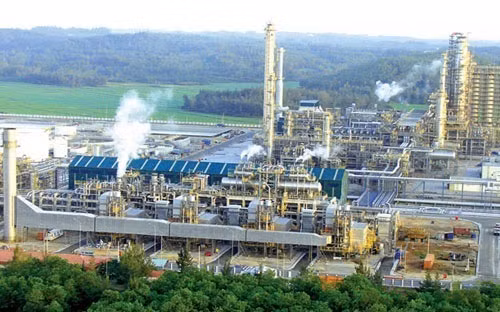 Không được xuất khẩu, Lọc dầu Dung Quất chỉ còn biết chờ... “sung rụng“