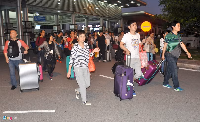 "Chúng tôi đã giao công an tỉnh phối hợp với các ngành tạo điều kiện hỗ trợ du khách nước ngoài, trong đó người Trung Quốc làm thủ tục xuất nhập cảnh thuận lợi. Tuyệt đối tránh gây phiền hà gây cho du khách hiểu lầm, tác động xấu đến hình ảnh du lịch Khánh Hòa. Cơ quan chức năng cũng tập trung rà soát kỹ quy trình, thủ tục đăng ký khách nước ngoài lưu trú, thuê căn hộ ở Nha Trang", ông Hải nhấn mạnh.