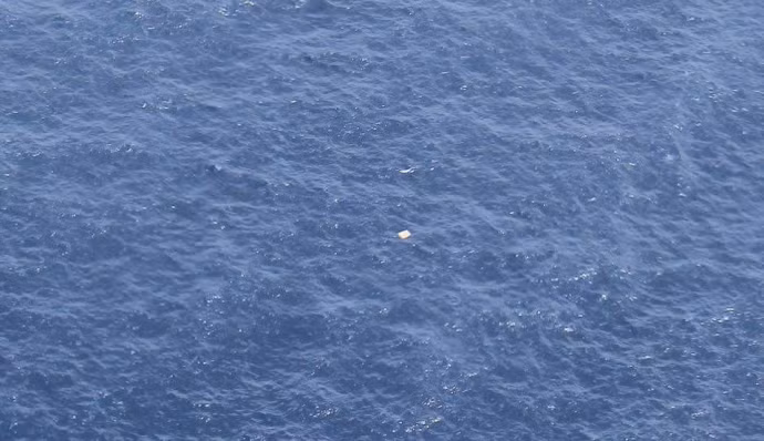 Trước đó, tuần thám Casa 212 và Thủy phi cơ DHC-6 phát hiện một vật nghi là phao nên quay lại tìm kiếm