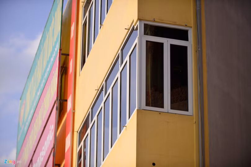 Nhà được cho thuê làm văn phòng và phòng khám nha khoa.