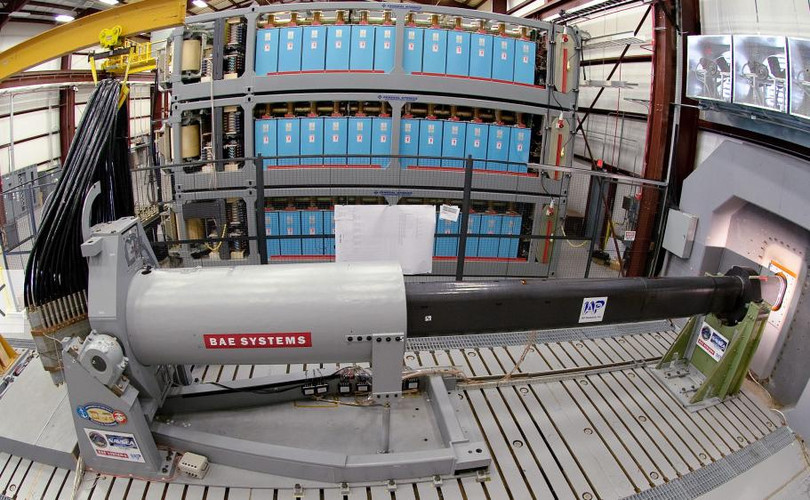 Pháo điện từ mới nhất của Hải quân Mỹ sẽ trang bị cho tàu chiến. Tàu khu trục DDG 1000 thứ ba sẽ trang bị loại pháo này. Nguồn ảnh: Sina Trung Quốc.