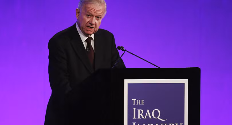 Ông John Chilcot.