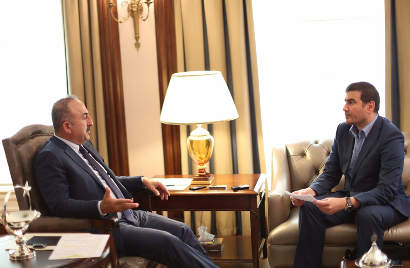 Ngoại trưởng Thổ Nhĩ Kỳ Mevlut Cavusoglu (bên trái).