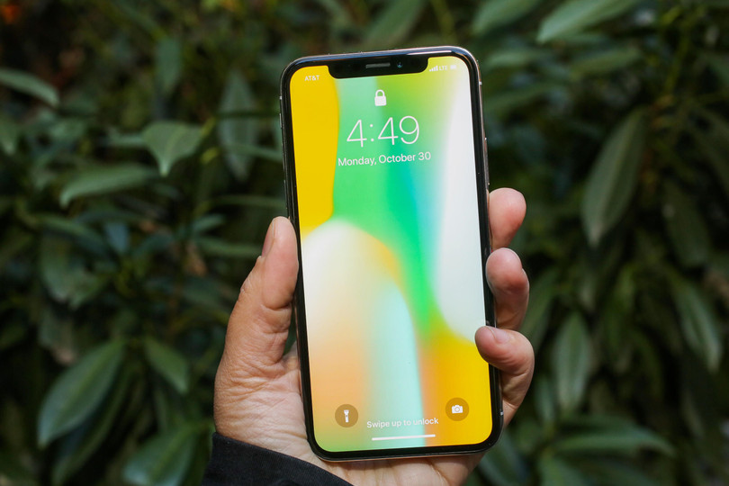 Người dùng iPhone X cần ít nhiều thời gian để làm quen với các thao tác điều khiển hoàn toàn mới. Nguồn: CNET