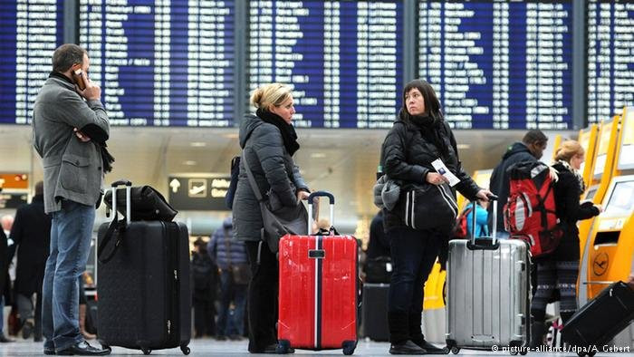 Truyền thông Đức vừa phanh phui một thủ đoạn chiếm đoạt vé máy bay mua qua mạng của hành khách - Ảnh: DPA