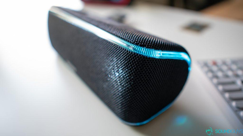 Hệ thống đèn chạy xung quanh ấn tượng (Ảnh: SoundGuys) Hệ thống đèn chạy xung quanh ấn tượng (Ảnh: SoundGuys)