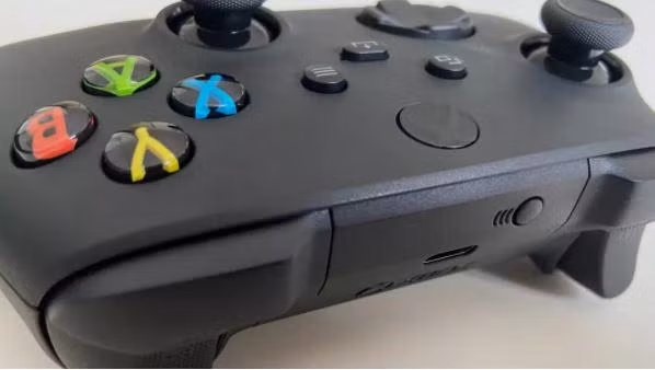 Tay cầm Xbox Series X (Ảnh: Tech Radar)