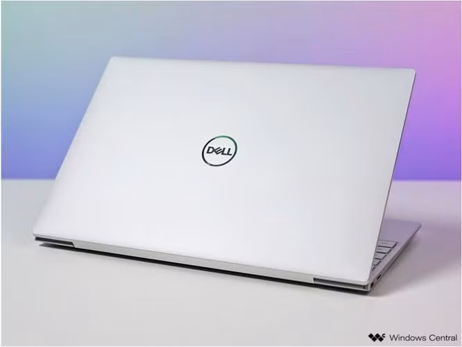 Mặt lưng của máy được làm bằng nhôm (Ảnh: Windows Central)