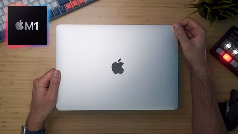 Macbook Air 2020 M1 sử dụng Rosetta 2 để chạy các ứng dụng sử dụng trên chip Intel (Ảnh: Youtube)
