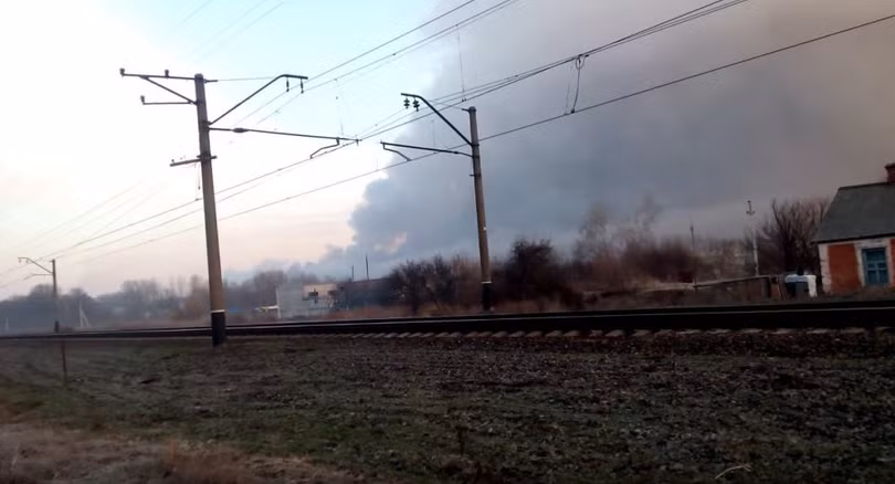 Vụ cháy nhìn từ xa. Ảnh Sputnik