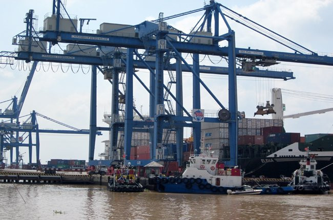 Từ ngày 6-5, doanh nghiệp vào nhận hàng tại cảng chỉ phải khai báo qua một cửa duy nhất và được thực hiện qua mạng
