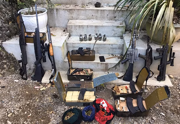 Vũ khí của nhóm tội phạm do cơ quan Công an thu giữ. Ảnh: CAND