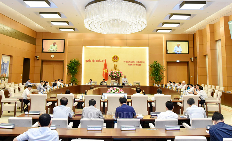 Phiên họp thứ 25 của Ủy ban thường vụ Quốc hội xem xét, quyết định thành lập một số Thị trấn của tỉnh Bình Dương và tỉnh Hà Tĩnh. Ảnh: quochoi.vn