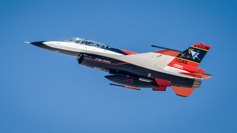 Máy bay X-62A, trước đây được gọi là NF-16D VISTA, hoạt động ngoài Căn cứ Không quân Edwards, Mỹ (Ảnh: The Drive) Máy bay X-62A, trước đây được gọi là NF-16D VISTA, hoạt động ngoài Căn cứ Không quân Edwards, Mỹ (Ảnh: The Drive)