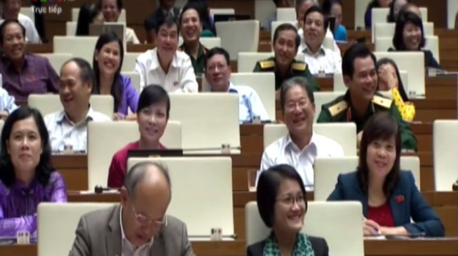 Phần trả lời của bộ trưởng Hoàng Anh Tuấn đã khiến nhiều đại biểu bật cười