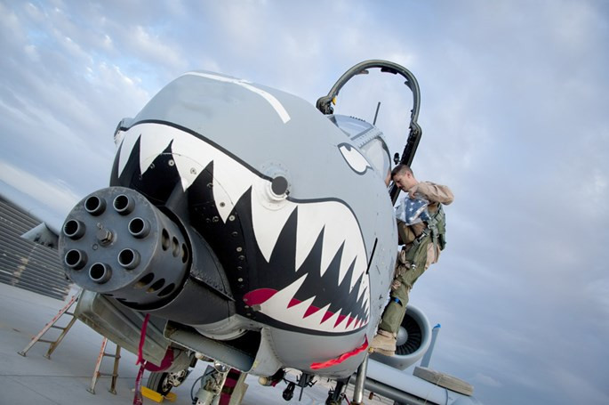 Uy lực khẩu pháo 7 nòng trên máy bay A-10 Thunderbolt ảnh 1