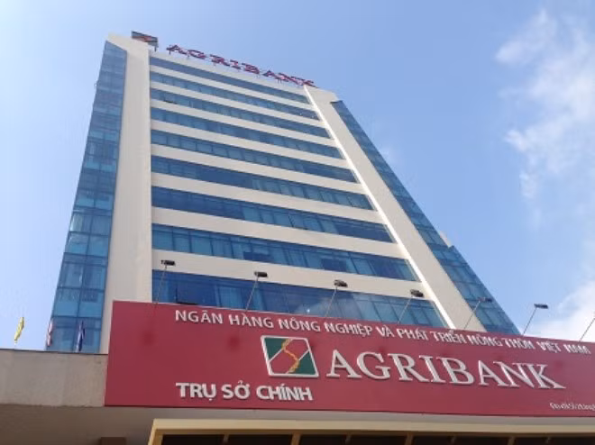 Chuyện khó tin nhưng có thật: AgriBank thu phí cả người rút tiền... tiết kiệm