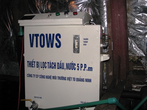 Theo các chủ tàu du lịch, để lắp thiết bị phân ly xử lý nước thải phải mất gần 20 triệu đồng là quá cao. Ảnh:Minh Cương