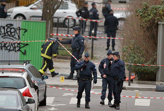 Vụ khủng bố ở tòa soạn Charlie Hebdo, ngày 7/1/2015 (Francois Mori / AP)