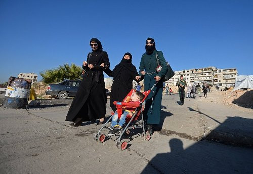 Trong khi trận chiến giành lại Aleppo vẫn tiếp diễn, cuộc sống tại những khu vực được giải phóng đang dần dần trở về bình thường.