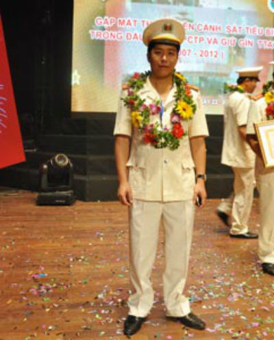 Trung tá Phạm Mạnh Hùng trong một lần tham dự gặp mặt gương cảnh sát tiêu biểu. Ảnh: ĐSPL