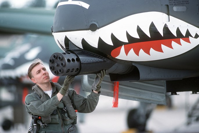 Uy lực khẩu pháo 7 nòng trên máy bay A-10 Thunderbolt ảnh 2