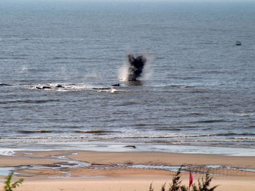 Diễn tập quân sự: Chống các tàu trang bị vũ khí hạng nặng đổ bộ từ biển ảnh 6